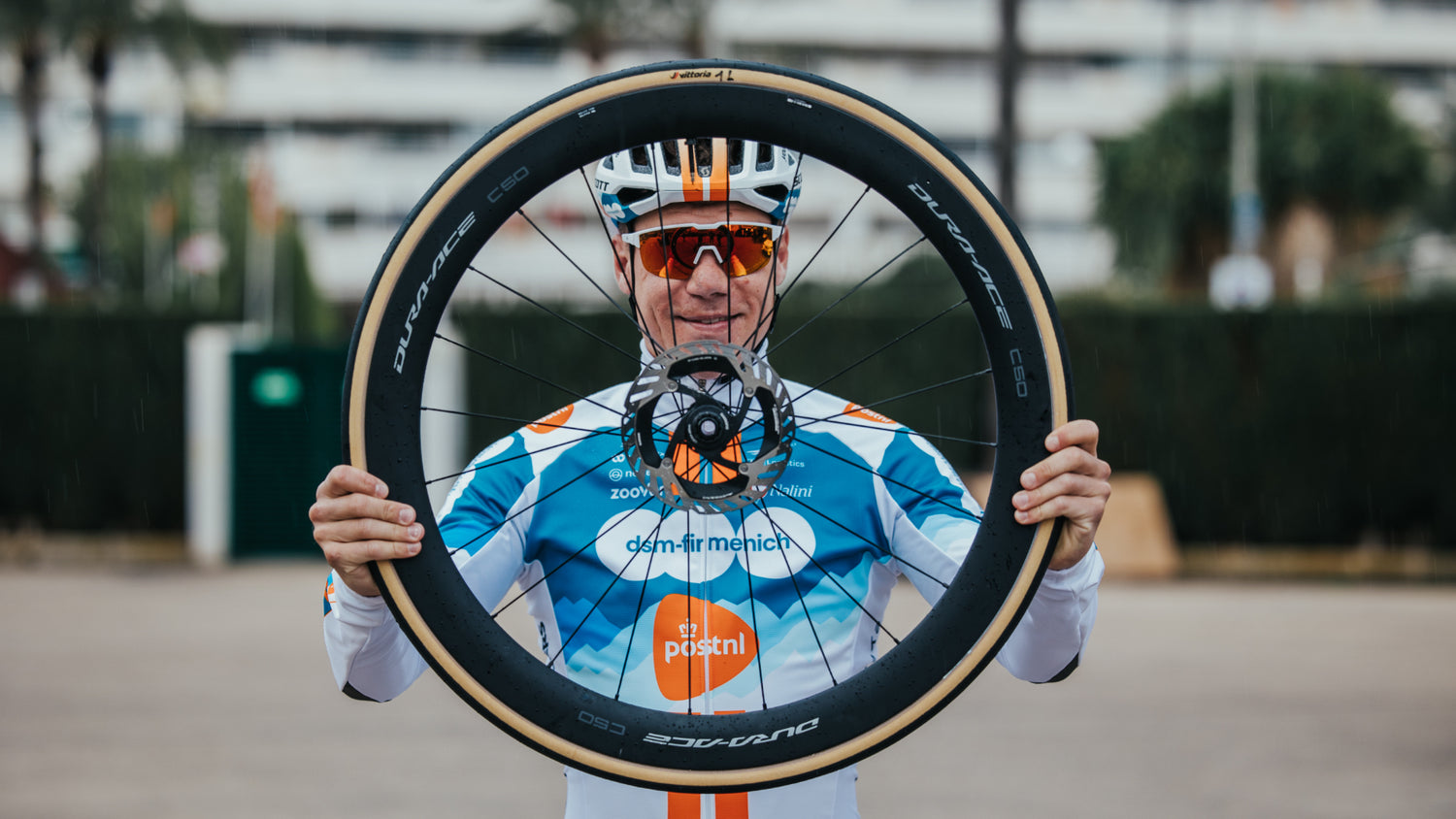 Vittoria renews partnership with Team dsm-firmenich PostNL for the 2024 cycling season